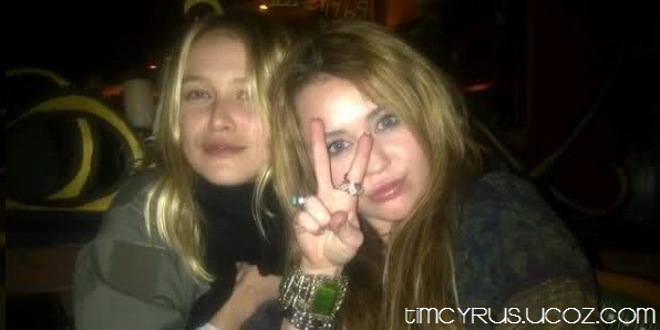 See new personal pictures Miley Cyrus, where she and her friends.: